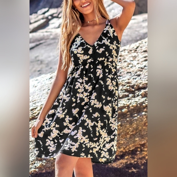 🌹Crisscross V Neck - Picture 3 of 4